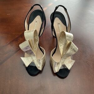 Nicholas Kirkwood Black and Gold Bow Heels